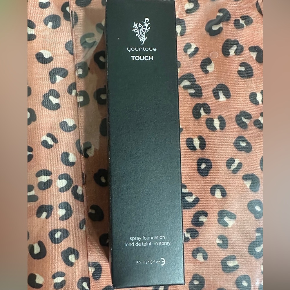 Retired YOUNIQUE spray foundation